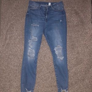 HM distressed jeans SIZE: 31
